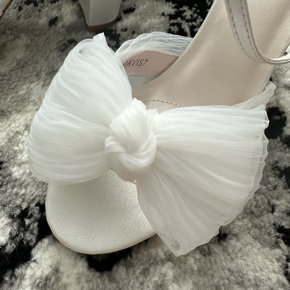 Women’s Pleated Chiffon Bow Mid-Heel Sandals - Size 7 - Picture 4 of 7